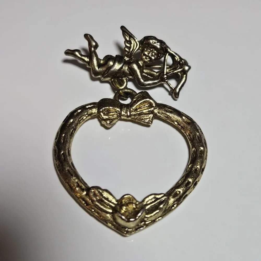 Vintage Danecraft Brooch Cherub Angel Ornate Heart Frame Gold Tone